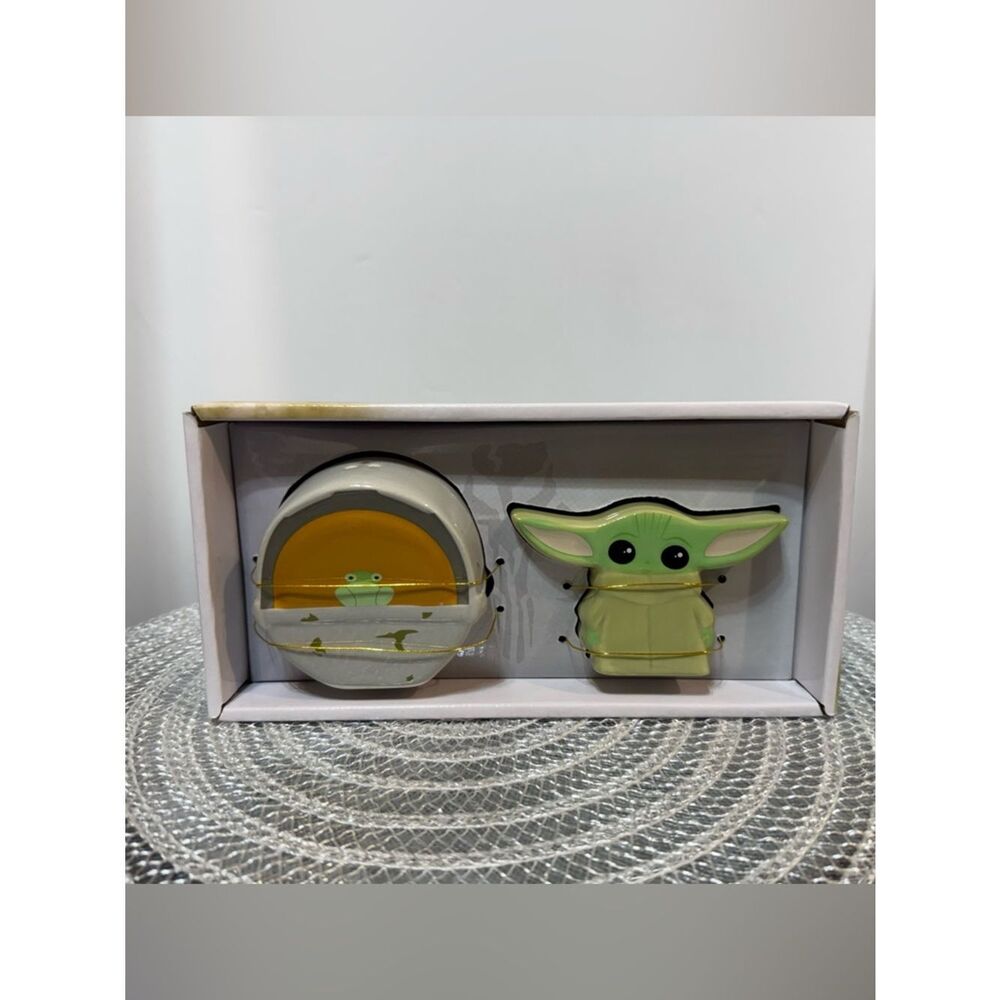 Disney Star Wars Baby Yoda and The Frog Salt and Pepper Shakers NWT